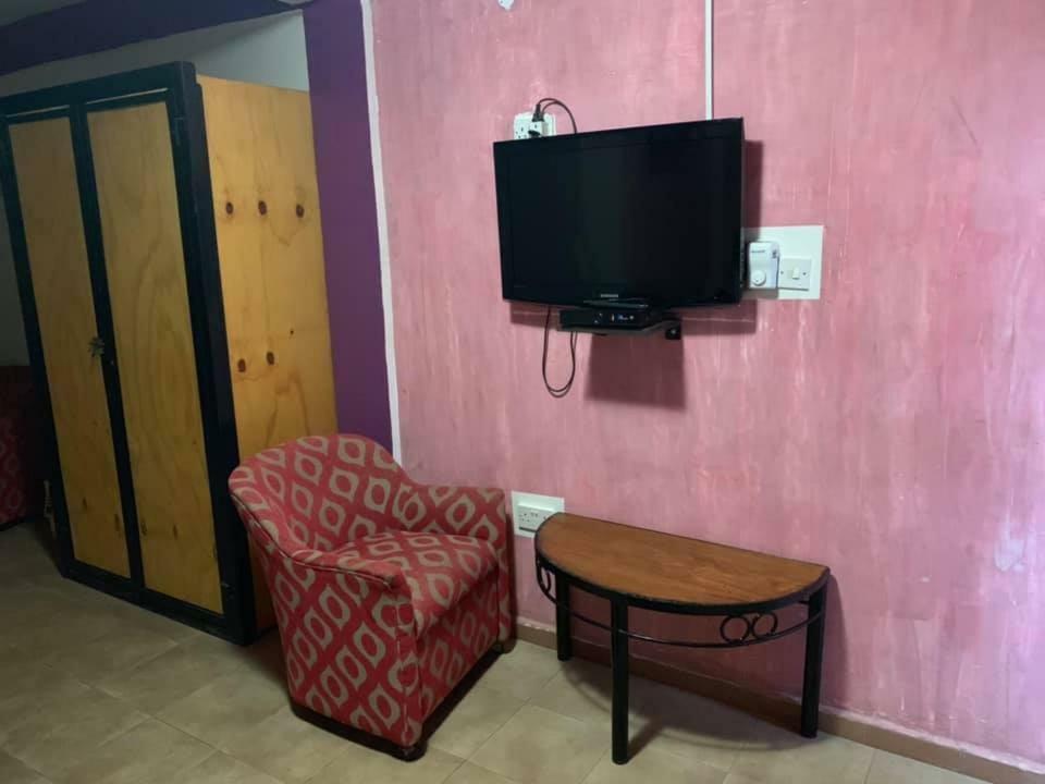 Vlv International Guest House Кололи Экстерьер фото